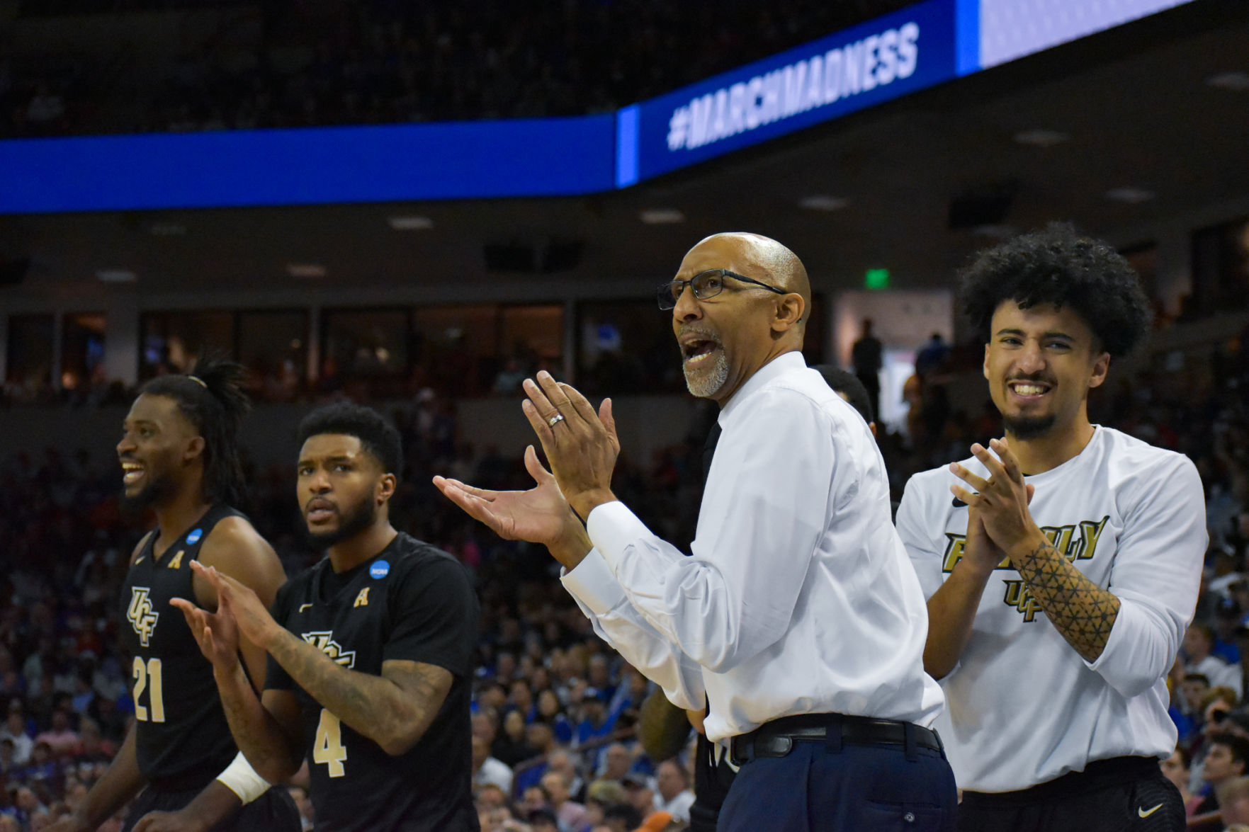 _Johnny Dawkins cheering